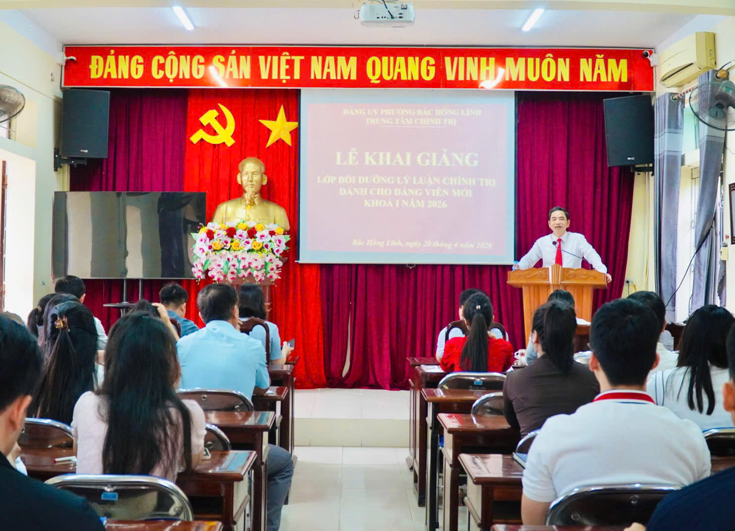 Bồi dưỡng lý luận – nâng cao bản lĩnh chính trị cho đảng viên mới