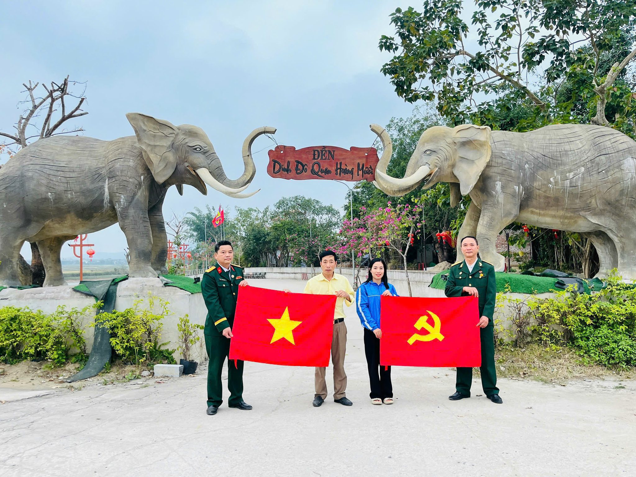 RỰC RỠ SẮC CỜ TỔ QUỐC TẠI CÁC CƠ SỞ TÔN GIÁO PHƯỜNG BẮC HỒNG LĨNH CHÀO MỪNG ĐẠI HỘI ĐẢNG TOÀN QUỐC LẦN THỨ XIV