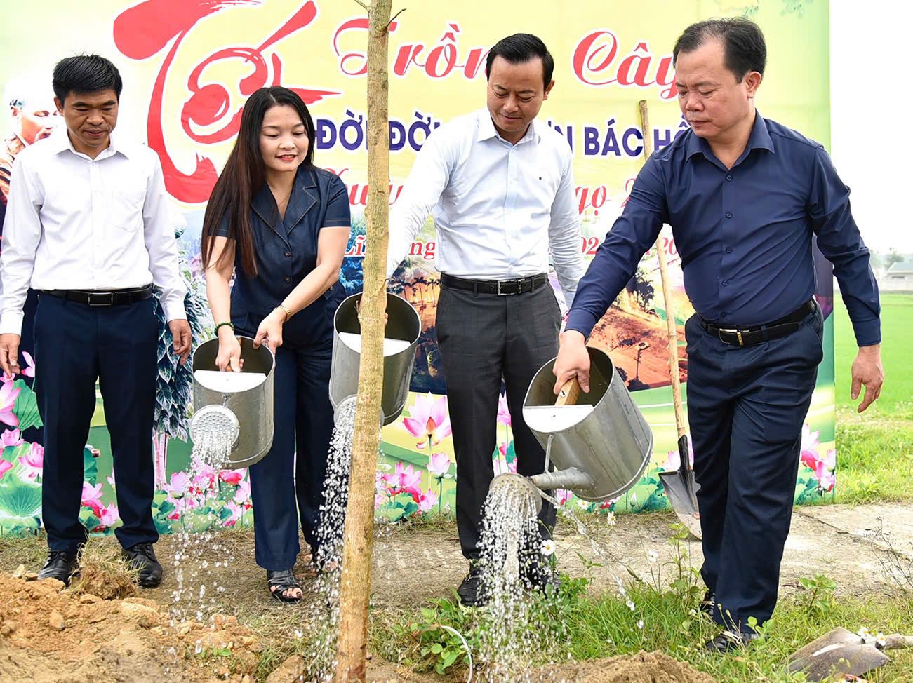 Phường Bắc Hồng Lĩnh ra quân trồng cây đầu xuân Bính Ngọ 2026