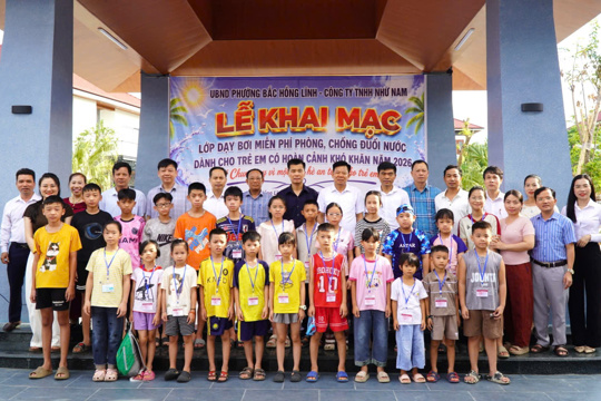 Phường Bắc Hồng Lĩnh khai mạc lớp dạy bơi miễn phí cho trẻ em có hoàn cảnh khó khăn năm 2026