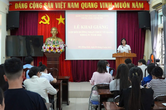 98 quần chúng ưu tú tham gia lớp bồi dưỡng nhận thức về Đảng khóa IV 