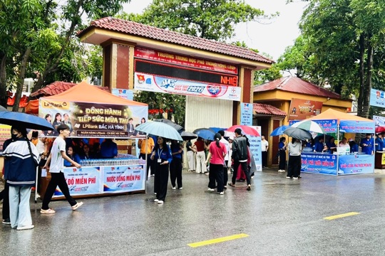 Hơn 800 thí sinh tại hội đồng thi trường THPT Hồng Lĩnh bước vào kỳ thi tốt nghiệp THPT năm 2026