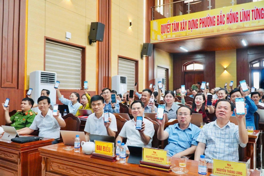 i-HaTinh: "Biến" chiếc điện thoại thành cầu nối với chính quyền