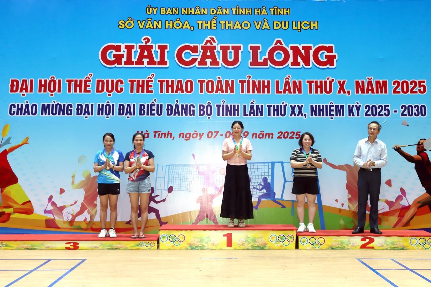 Đội tuyển cầu lông phường Bắc Hồng Lĩnh được lãnh đạo phường tuyên dương sau giải đấu thành công