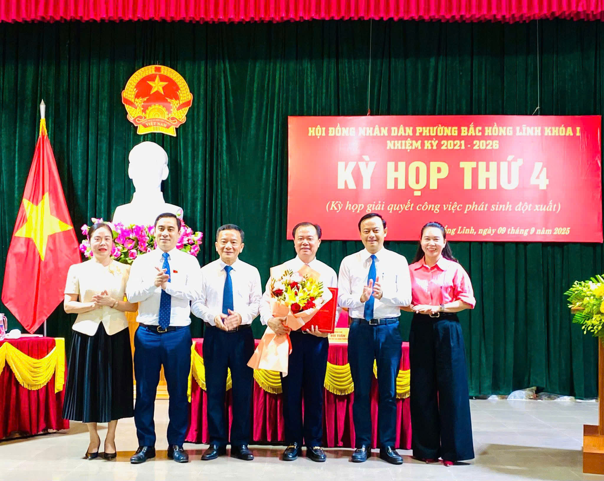 Ông Nguyễn Thăng Long được bầu giữ chức Chủ tịch HĐND phường Bắc Hồng Lĩnh