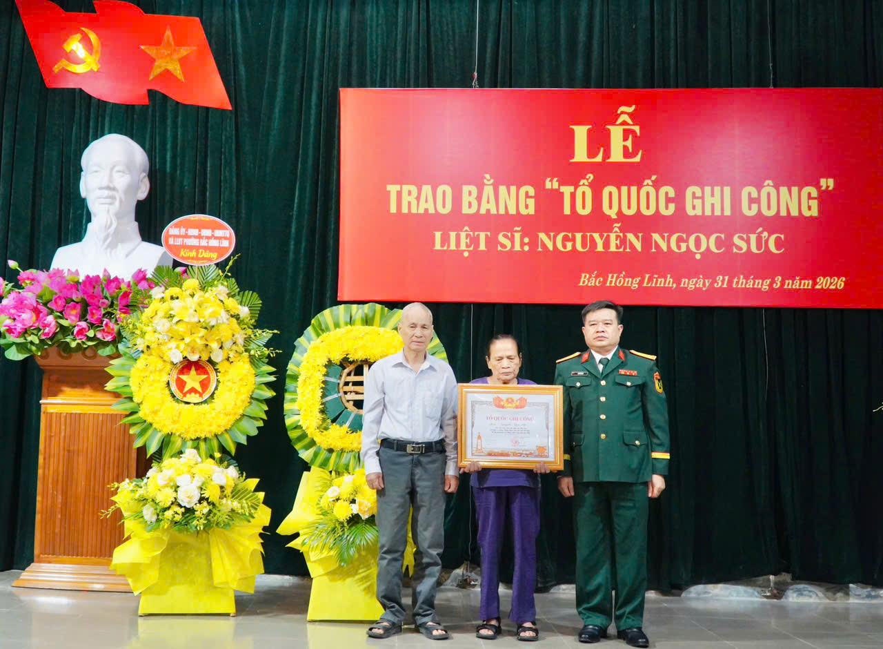  Tổ chức trọng thể Lễ trao Bằng “Tổ quốc ghi công” cho liệt sĩ Nguyễn Ngọc Sức 